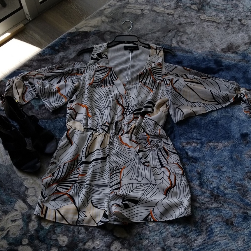 Adelyn Rae could shoulder romper sz L